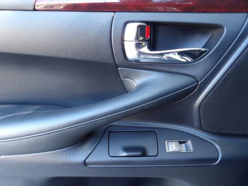 Used 2011 Lexus LX 570 Base AWD 4dr SUV image 20