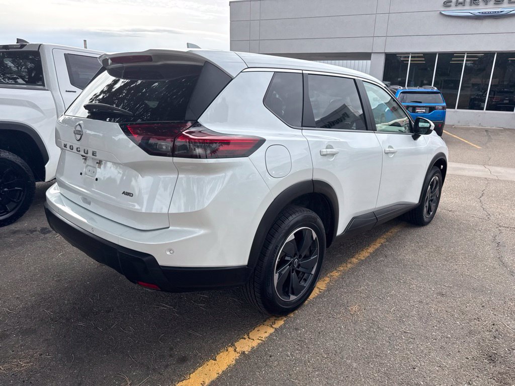 Used 2025 Nissan Rogue SV AWD/4WD image 7
