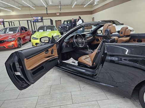 Used 2011 BMW 335i Convertible w/ M Sport Pkg image 13
