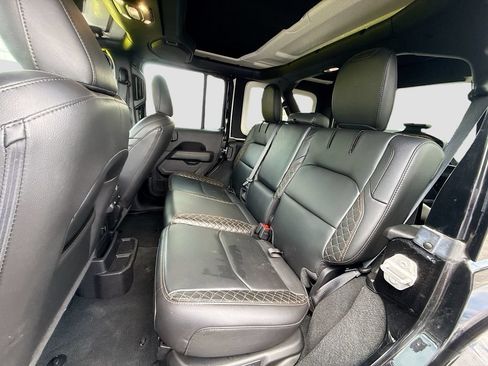 Used 2022 Jeep Wrangler Unlimited Sahara AWD/4WD image 27