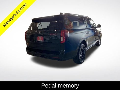 Used 2025 Ford Expedition Max Platinum w/ Stealth Appearance Package AWD/4WD image 18