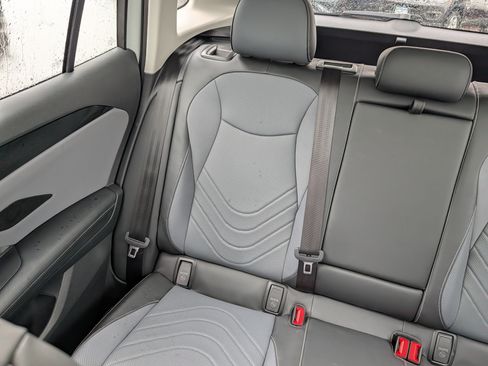 Certified 2025 Volkswagen Tiguan SE w/ Panoramic Sunroof Package AWD/4WD image 12