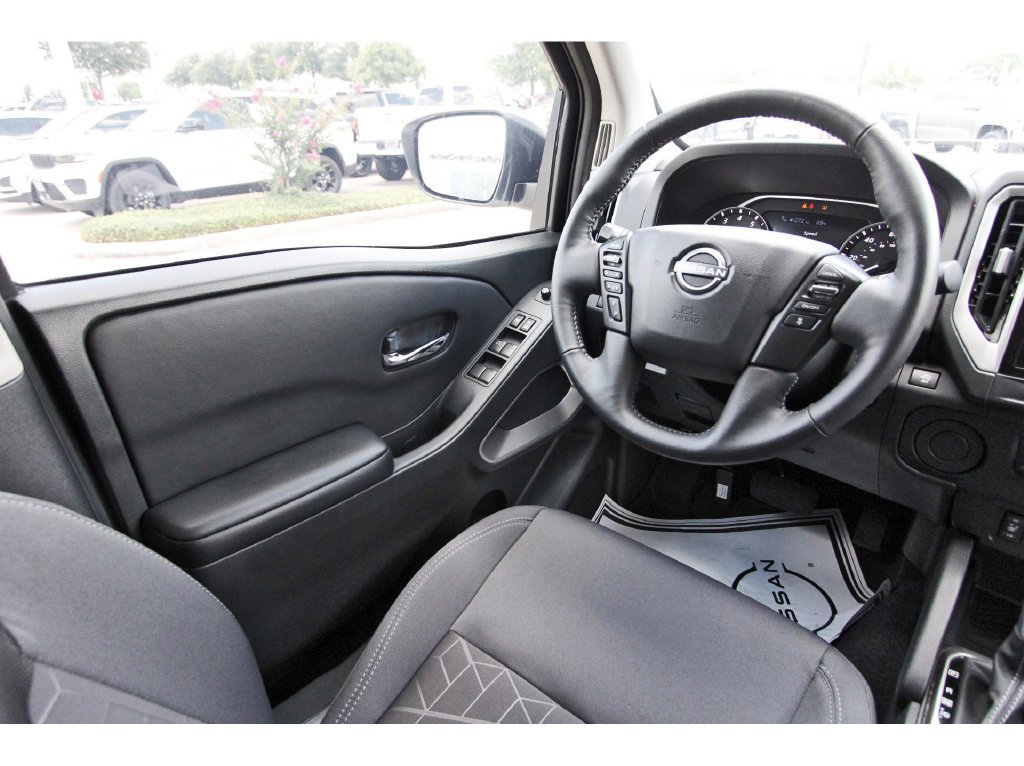 Certified 2025 Nissan Frontier SV w/ SV Convenience Package RWD image 6