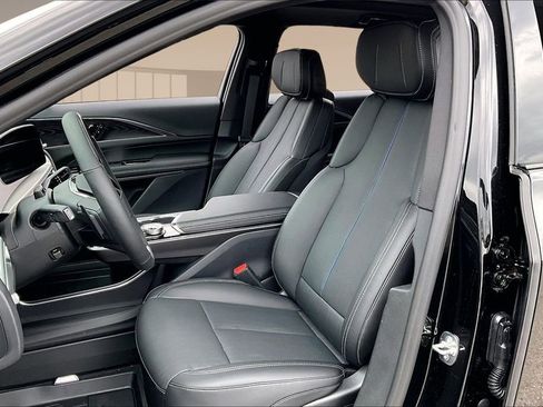 New 2026 Cadillac Lyriq Sport image 9