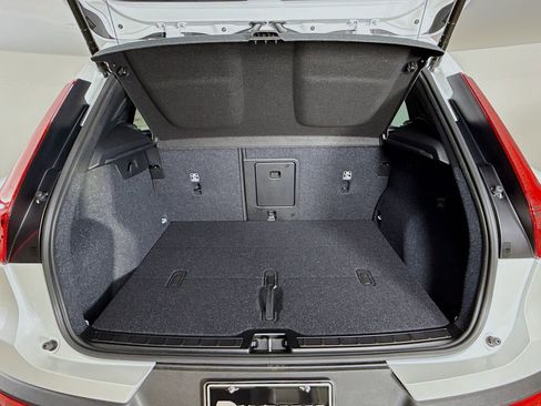New 2026 Volvo XC40 B5 Plus w/ Climate Package image 28