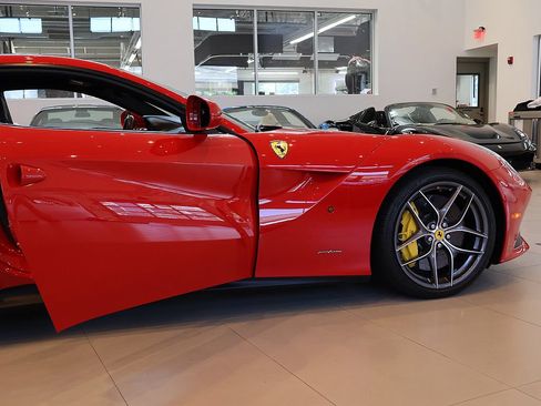 Certified 2014 Ferrari F12 Berlinetta RWD image 38
