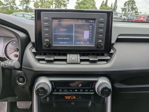 Used 2019 Toyota RAV4 XLE FWD image 21