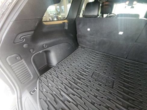 Used 2021 Jeep Grand Cherokee Laredo X AWD/4WD image 41