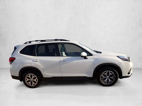 Certified 2023 Subaru Forester Premium AWD/4WD image 5