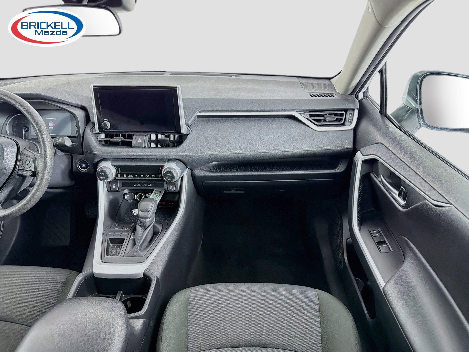 Used 2025 Toyota RAV4 XLE FWD image 17