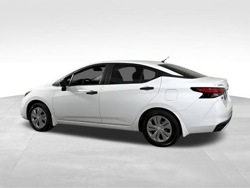 Used 2020 Nissan Versa S FWD image 4