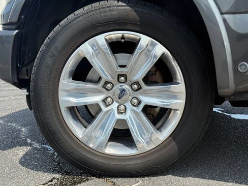 Used 2015 Ford F150 Platinum w/ Equipment Group 701A Luxury AWD/4WD image 3