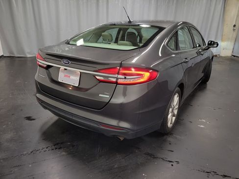 Used 2017 Ford Fusion SE image 9