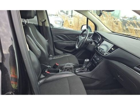 Used 2018 Buick Encore Preferred image 5
