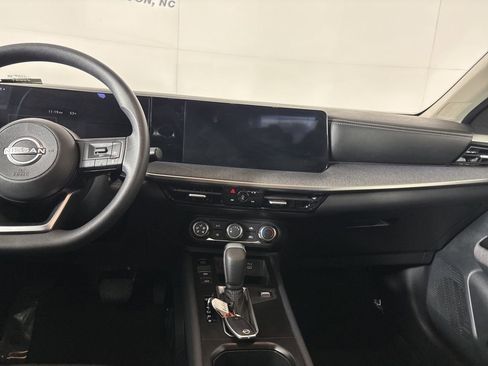 Used 2025 Nissan Kicks SV image 19