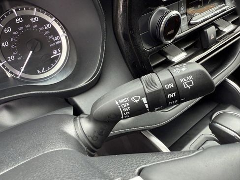 Used 2023 Toyota Highlander LE image 33