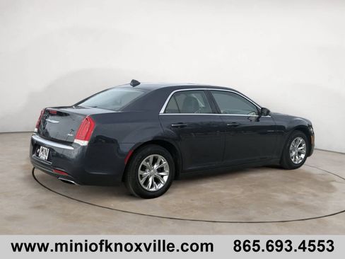 Used 2015 Chrysler 300 Limited image 3