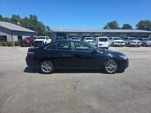 Used 2017 Toyota Camry SE FWD image 4