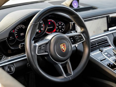 Used 2018 Porsche Panamera image 14