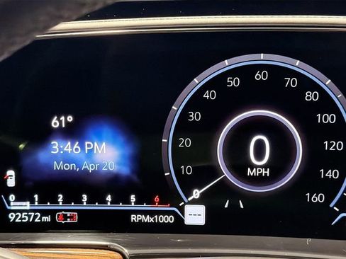 Certified 2021 Cadillac Escalade Premium Luxury AWD/4WD image 11