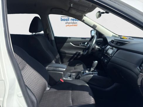 Used 2018 Nissan Rogue SV image 15