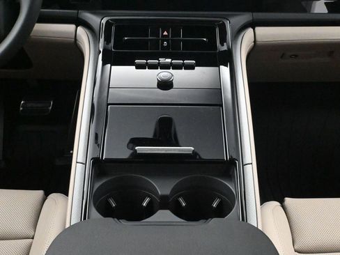 Used 2026 Porsche Panamera image 10