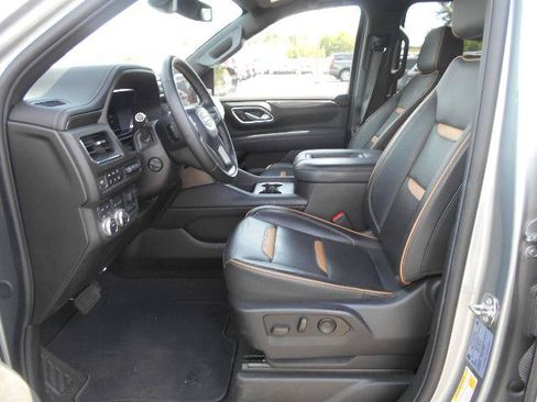 Used 2024 GMC Yukon XL AT4 w/ Technology Package AWD/4WD image 2