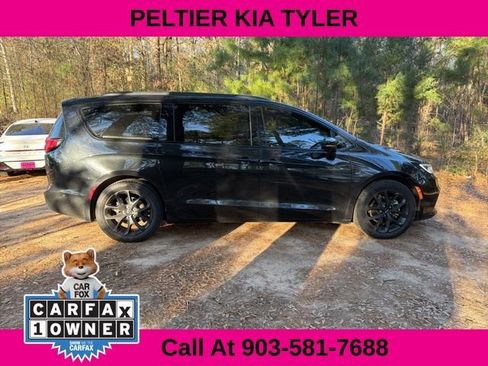 Used 2023 Chrysler Pacifica Limited w/ S Appearance Package image 15