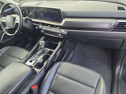 Certified 2025 Kia Telluride LX image 13