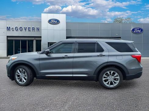 Used 2022 Ford Explorer XLT w/ Equipment Group 202A AWD/4WD image 9