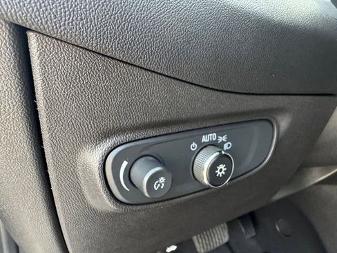 Used 2023 Chevrolet Equinox LS w/ LS Convenience Package FWD image 6