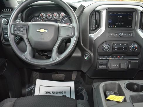 Used 2023 Chevrolet Silverado 1500 Custom image 3