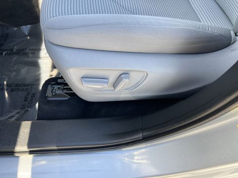 Used 2022 Toyota Highlander L image 14