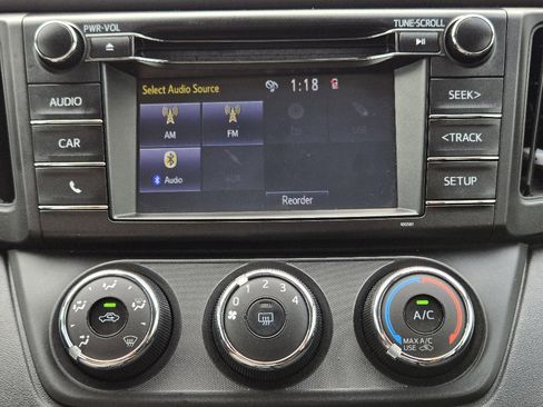 Used 2017 Toyota RAV4 LE image 8