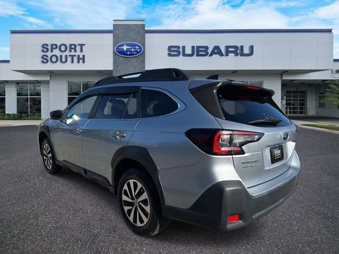 Used 2023 Subaru Outback Premium image 5