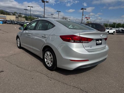 Used 2017 Hyundai Elantra SE FWD image 6