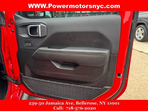 Used 2025 Jeep Wrangler Unlimited Sahara w/ Safety Group AWD/4WD image 21