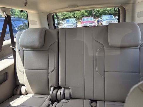 Used 2020 Chevrolet Suburban LT RWD image 22
