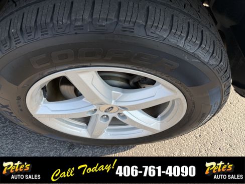 Used 2017 Ford Explorer XLT AWD/4WD image 10
