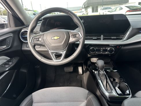 Used 2024 Chevrolet Trax LT w/ Driver Confidence Package FWD image 15