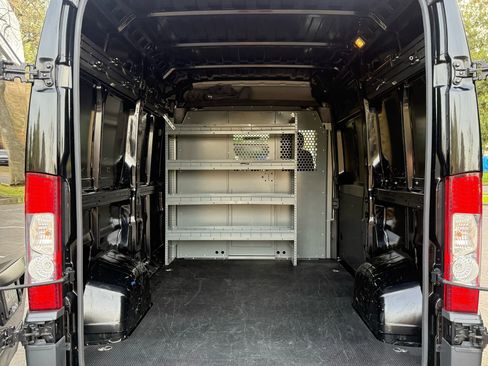 Used 2016 RAM ProMaster 2500 w/ Interior Convenience Group image 9