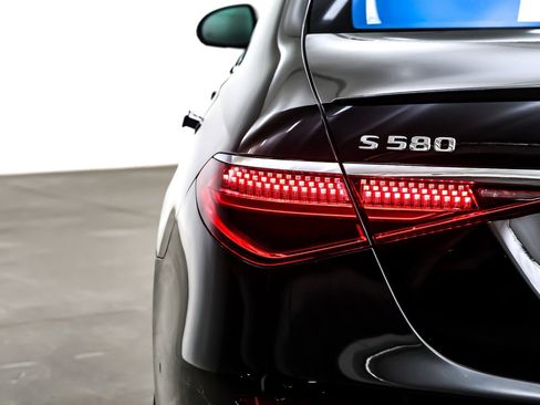 Used 2022 Mercedes-Benz S 580 4MATIC Sedan image 16
