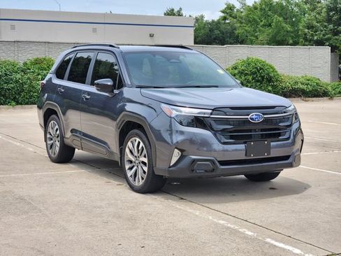 Used 2025 Subaru Forester Touring w/ Popular Package - Touring AWD/4WD image 3