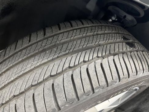 Used 2024 Volvo XC40 B5 Plus image 36