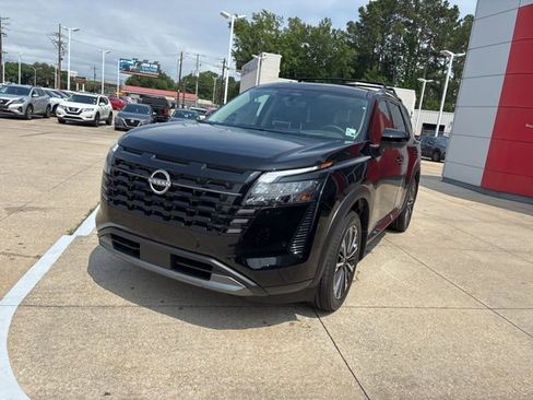 New 2026 Nissan Pathfinder Platinum w/ Accent Package FWD image 3