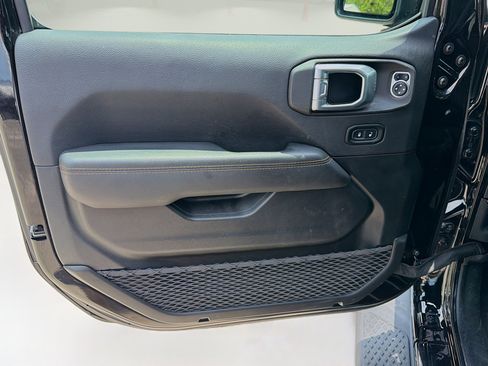 Used 2021 Jeep Gladiator Overland AWD/4WD image 19