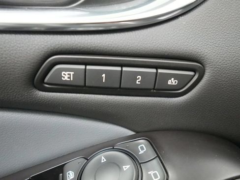 Used 2018 Buick Enclave Premium w/ Experience Buick Package FWD image 18