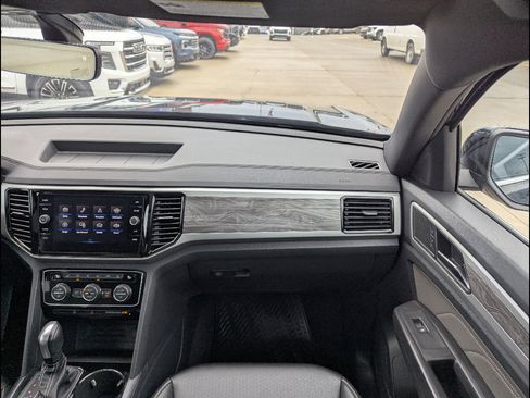 Used 2023 Volkswagen Atlas Cross Sport SE image 4