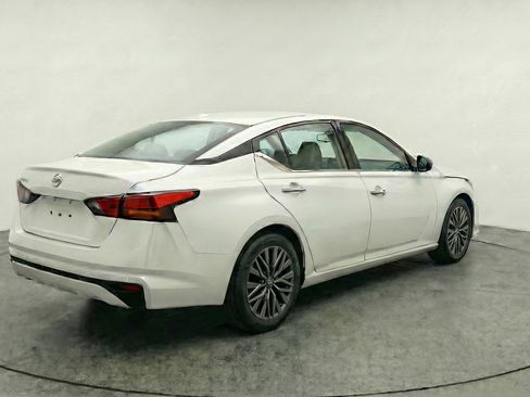 Used 2025 Nissan Altima 2.5 SV FWD image 9