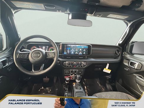 Used 2025 Jeep Gladiator Mojave w/ Safety Group image 34